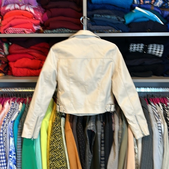Love Tree cream colored faux leather moto jacket size S NWT - Picture 3 of 3
